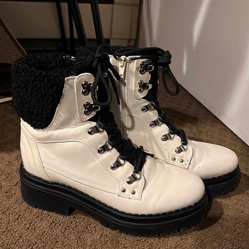 GBG white boot